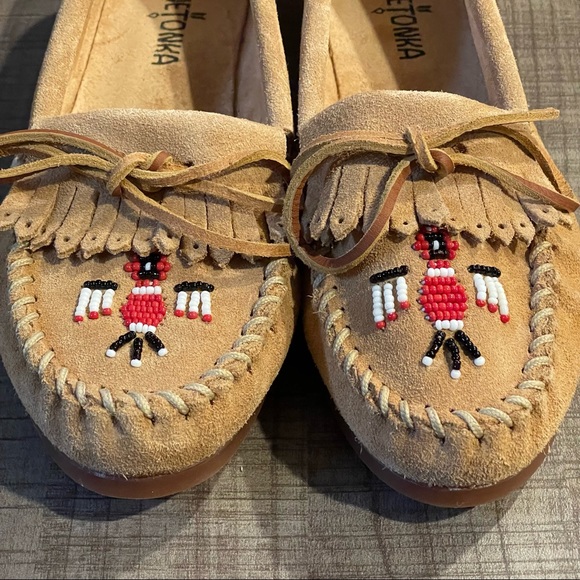 Minnetonka Brown Suede Women’s Thunderbird Beaded Moccasin Size 7 - Picture 2 of 12